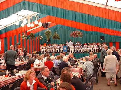 Stimmung im Festzelt