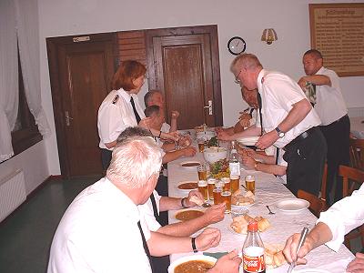 Musikzug Möhnsen beim Essen