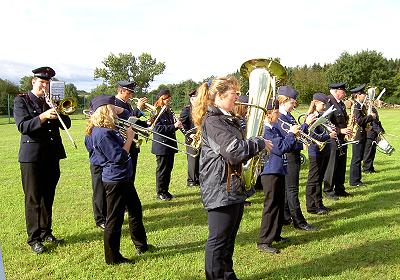 Jugendblasorchester Sachsenwald beim Amtswehrfest 2007 - Anklicken zum Vergrößern