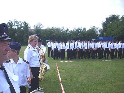 75 Jahre Feuerwehr Basthorst - Antreten zur Begrüßung am Festplatz