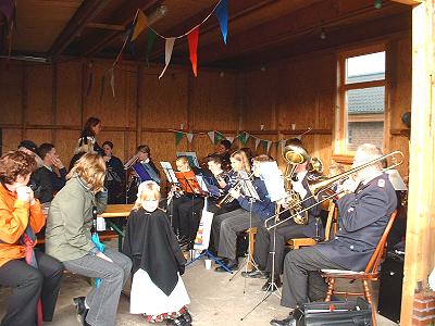 Spielplatzeinweihung in Basthorst mit Jugendblasorchester Sachsenwald aus Möhnsen