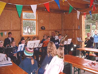 Spielplatzeinweihung in Basthorst mit Jugendblasorchester Sachsenwald aus Möhnsen