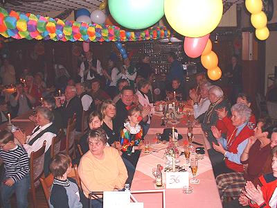 Fröhliche Gesichter in Bruhn´s Gasthof beim Faschingskonzert