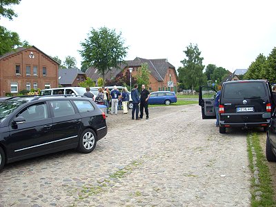 Jugendblasorchester Sachsenwald verbrachte ein Wochenende auf der Insel Fehmarn - bei der Abfahrt am Gerätehaus