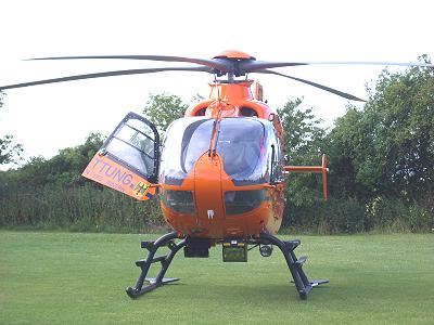 Rettungshubschrauber landet bei der Jugendherberg in Burg.