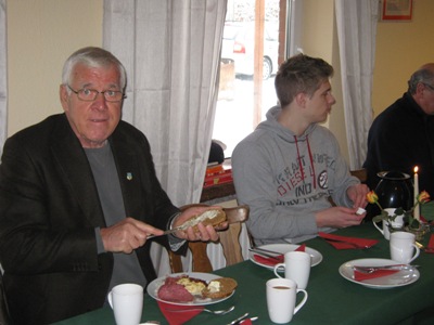 gemeinsames Frühstück im Vereinsheim der Möhnsener Musikanten