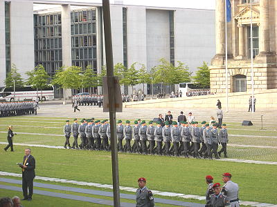 Feierliches Gelöbnis vor dem Berliner Reichstag 2009