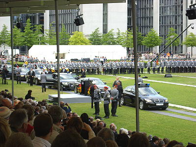 Feierliches Gelöbnis vor dem Berliner Reichstag 2009