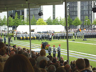 Feierliches Gelöbnis vor dem Berliner Reichstag 2009