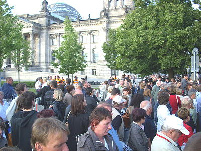 Feierliches Gelöbnis vor dem Berliner Reichstag 2009