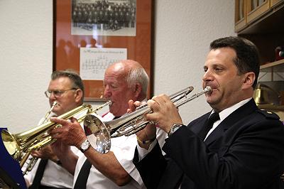 Boris, Armin, Heini und der Musikzug Möhnsen beim Grillfest der FF Kasseburg