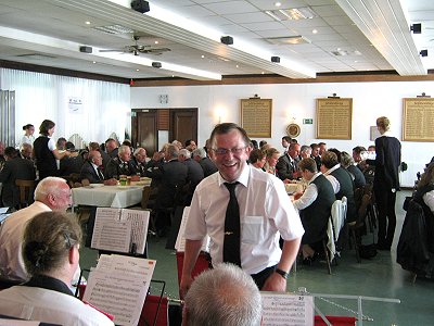 Schützenfest 2011 in Gülzow - Beim Königsschießen in der Schützenhalle