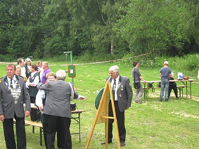 Schützenfest 2011 in Gülzow - Beim Königsschießen in der Schützenhalle