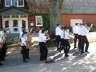 Schützenfest 2010 in Gülzow - Marsch durch Gülzow 