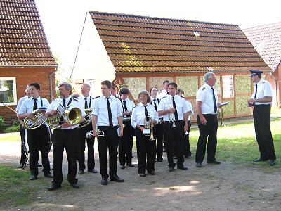 Musikerfest 2010 in Güster - Musikzug Güster empfängt mit Marschmusik