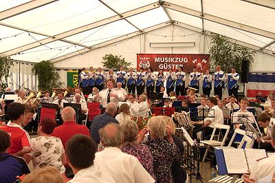 Musikerfest 2010 in Güster - Jutta Mackeprang dirigiert Musikzug Möhnsen und das Jugenblasorchester Sachsenwald bei VIVA COLONIA