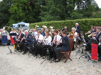 Die Möhnsener Musikanten auf dem Herbstmarkt 2013 auf Gut Basthorst - Bild zum Vergrößern bitte anklicken