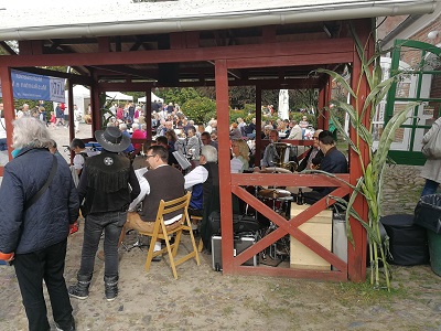 Konzert der Möhnsener Musikanten auf dem Herbstmarkt in Basthorst