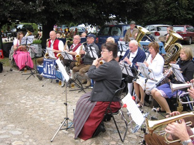 Möhnsener Musikanten auf dem Herbstmarkt auf Gut Basthorst - Bild anklicken zum Vergrößern