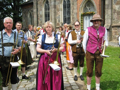 Hochzeit von Milana von Ruffin, älteste Tochter von Vicky Leandros. Der Musikzug Möhnsen lieferte 4 Stunden beste Unterhaltung