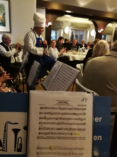 Möhnsener Musikanten spielen auf einer Goldenen Hochzeit