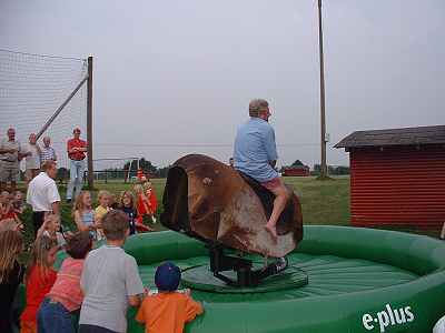 Peter beim Bullenreiten