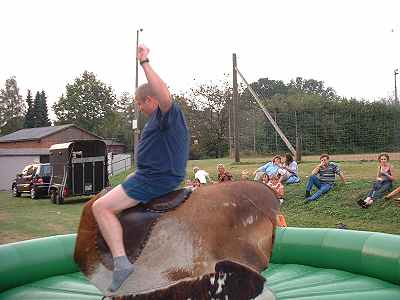 Armin beim Bullenreiten