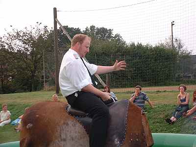 Carsten beim Bullenreiten