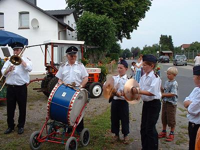 Kinderfest 2005 in Möhnsen - Platzkonzert vor Festumzug