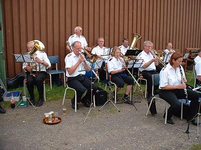 Kinderfest 2005 in Möhnsen - Platzkonzert an der Sporthalle