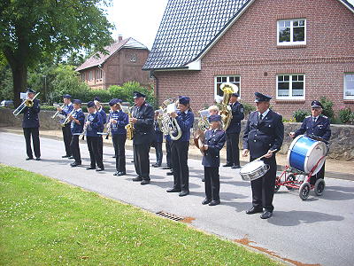 Jugendblasorchester Sachsenwald beim Kinderfest in Kasseburg