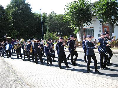 Jugendblasorchester Sachsenwald beim Kinderfest in Möhnsen