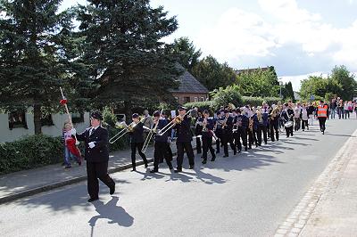 Jugendblasorchester Sachsenwald beim Kinderfest in Möhnsen