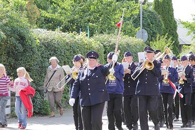 Jugendblasorchester Sachsenwald beim Kinderfest in Möhnsen