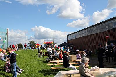 Jugendblasorchester Sachsenwald beim Kinderfest in Möhnsen