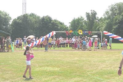 Jugendblasorchester Sachsenwald spielte auf der Kinderolympiade in Kuddewörde