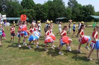 Jugendblasorchester Sachsenwald spielte auf der Kinderolympiade in Kuddewörde