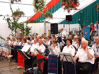 Schützenfest 2006 in Linau - Musikzug Brunsbeck und Möhnsen -  Bild durch Anklicken vergrößern