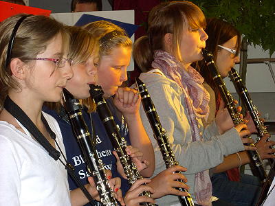 Jugendblasorchester Sachsenwald beim Sommerfest in der MTR Musikschule