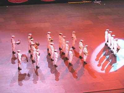 Musikparade 2011 in der o2 World in Hamburg - Fanfare du 27ème Bataillon de Chasseurs Alpins - die Gebirgsjäger aus Frankreich -  Bild anklicken zum Vergrößern