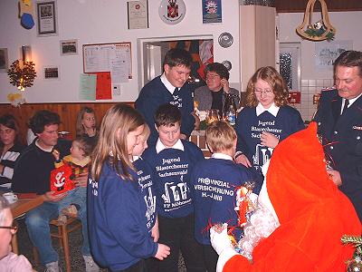 Nikolausfeier Mühlenrade - Bescherung für das Jugendorchester vom Nikolaus