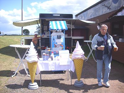 29. Internationales NSU-Treffen in Möhnsen - Auch an Eis war gedacht 