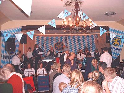 Jugendblasorchester Sachsenwald FF Möhnsen beim Oktoberfest in Basthorst