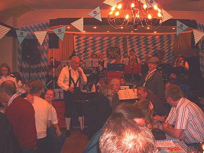 Musikzug Möhnsen mit Sänger Richard beim Oktoberfest in Basthorst