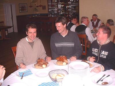 Das NDR-Team macht Pause beim Oktoberfest in Basthorst