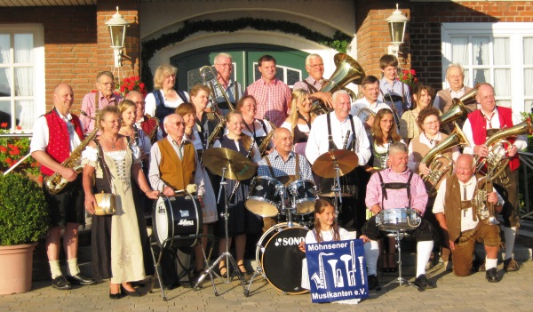 Möhnsener Musikanten im August 2012 - Bild durch Anklicken vergrößer