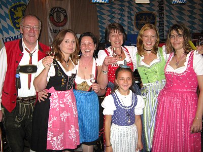 7.zünftiges Oktoberfest in Basthorst mit dem Musikzug Möhnsen - Gewinner des Dirndlwettbewerbs - Bild anklicken zum Vergrößern