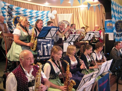 8. Oktoberfest in Basthorst mit den Möhnsener Musikanten - Bild anklicken zum Vergrößern