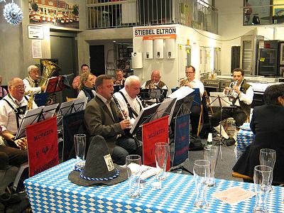 Musikzug Möhnsen beim Oktoberfest des Eleltrofachmarktes Buddenhagen in Hamburg-Winterhude