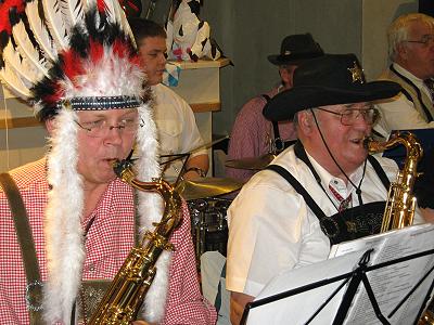 Musikzug Möhnsen beim Oktoberfest des Eleltrofachmarktes Buddenhagen in Hamburg-Winterhude